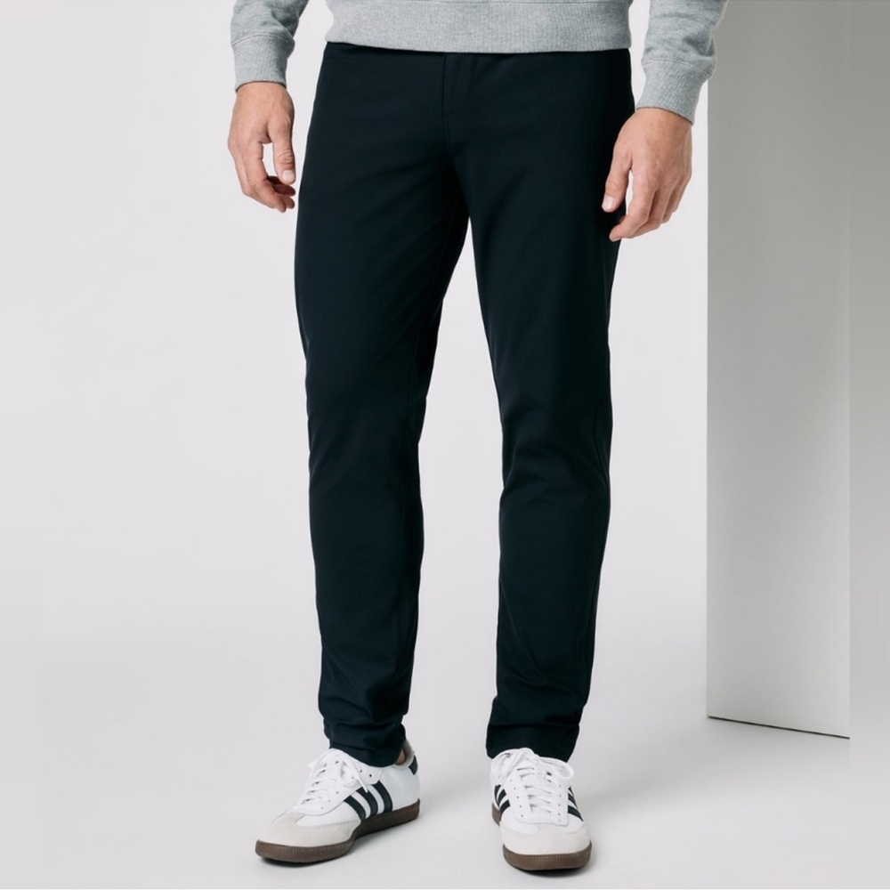 NWOT Vuori Meta Pant Men’s 34 Black Athletic Slim Pants V430